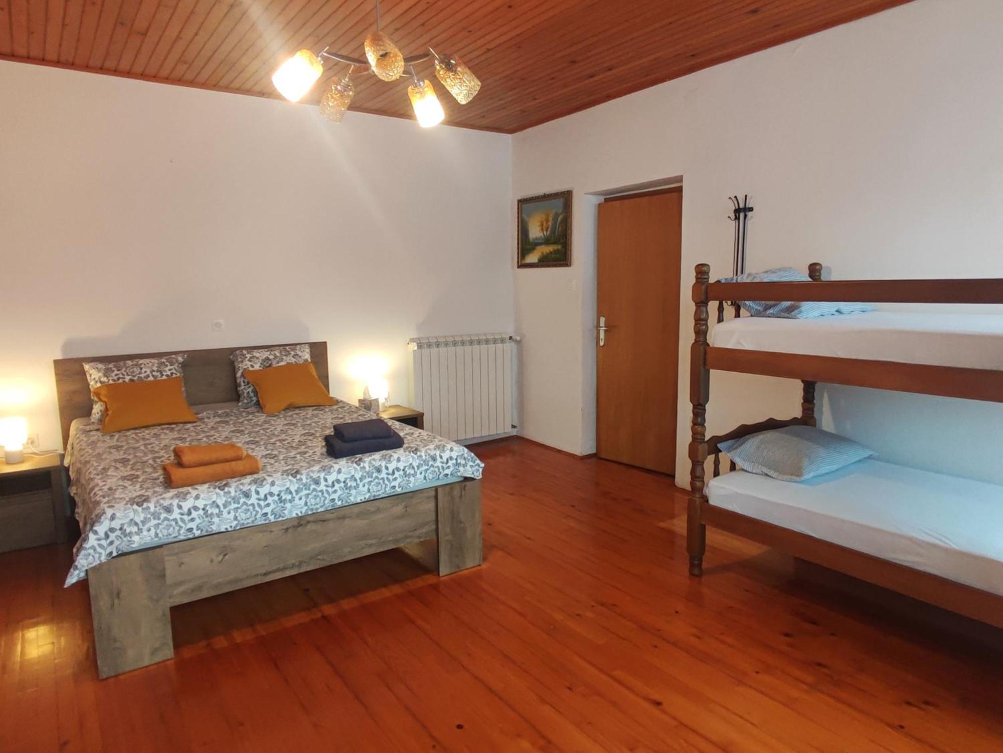 Family Hostel Pivka Eksteriør bilde